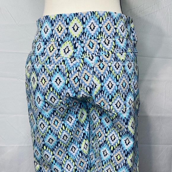 RUBY RD. BERMUDA PULL ON SHORTS - Picture 4 of 6